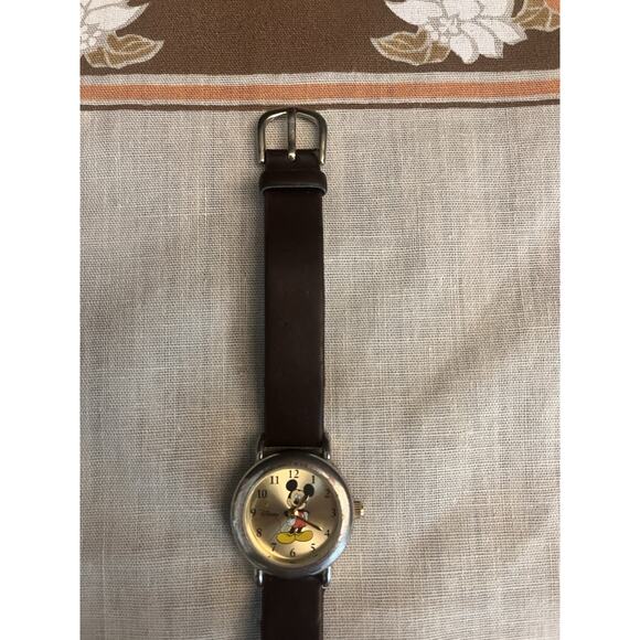 Mickey Mouse Watch | Disney | Gold Bezel | 80's VTG | USED | New Battery - Picture 4 of 8